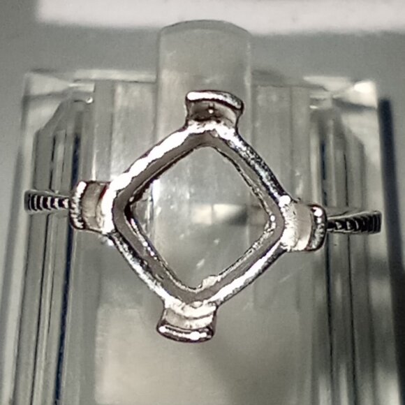 10Kt White Gold 8x8mm Square Ring Casting - Picture 2 of 4